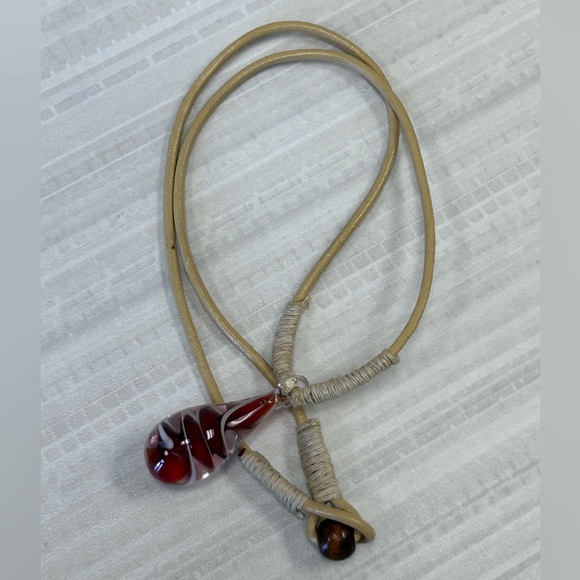 Hemp with Lampwork red swirled glass teardrop pendant - Picture 11 of 12